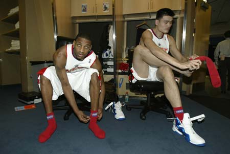 巴尔德吉：我在巴萨很开心，外界的传闻不会让我分心（巴尔德吉表示在巴萨非常开心，不会被外界传闻影响）