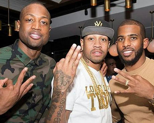 皇马这个时候放阿隆索，不就是放给利物浦的吗[do...（皇马此时放走阿隆索，不就等于拱手让给利物浦？）