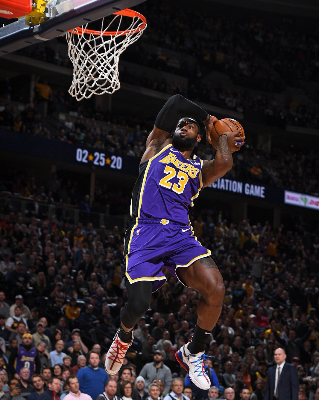 西甲11月最佳球员候选：姆巴佩、亚马尔、格列兹曼在列（西甲11月最佳球员候选公布：姆巴佩、亚马尔、格列兹曼入围）