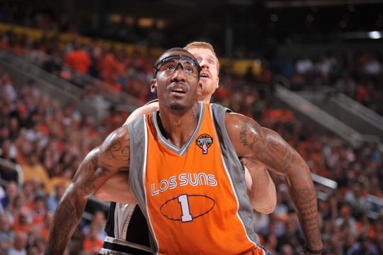 马卡：阿诺德在皇马重现双重性，进攻创造力与防守隐患并存（马卡：阿诺德在皇马攻防两面性凸显，进攻创意十足却埋下防守隐患）